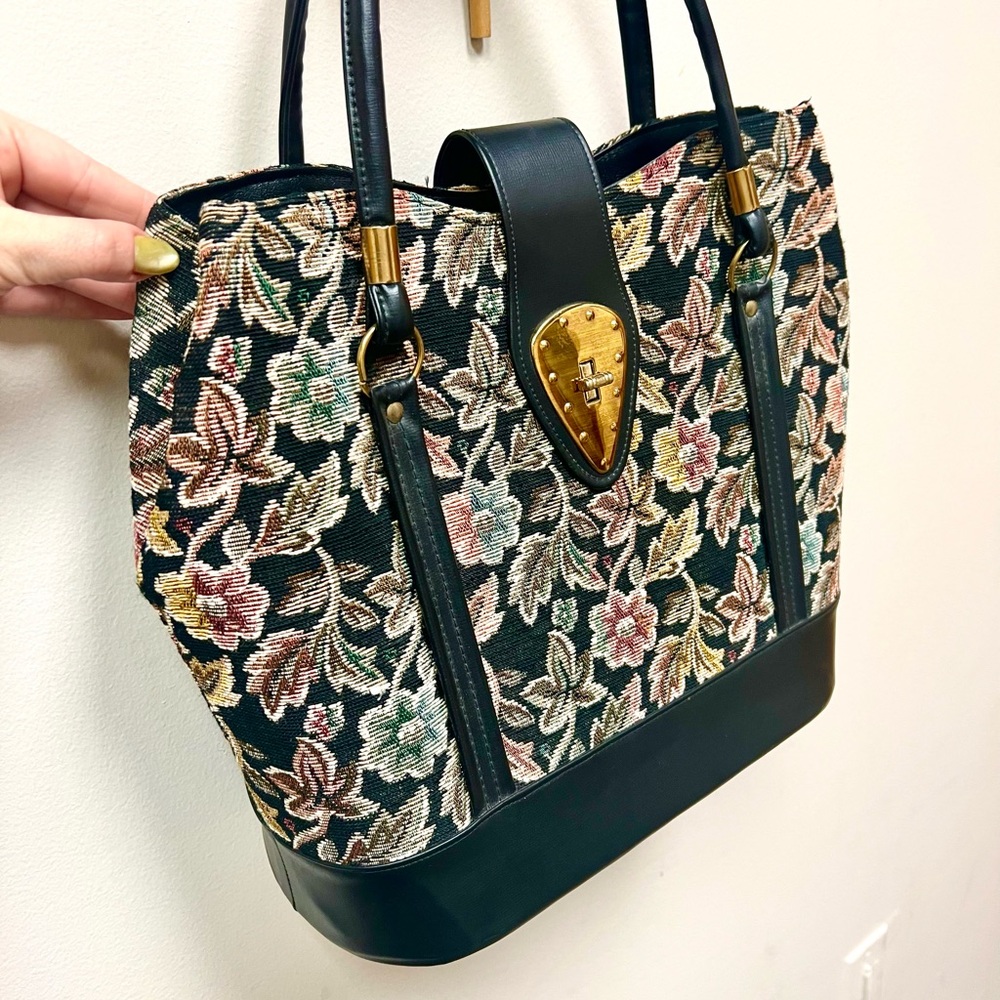 🌟HOST PICK!🌟 60s Vintage 🌸 Leatherette & Floral Tapestry Handbag - Picture 3 of 6
